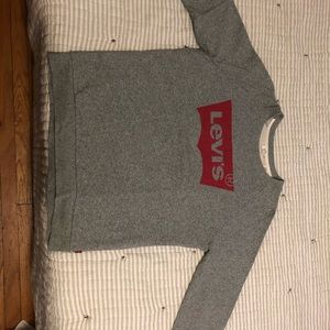 Women Levi’s crewneck sweatshirt